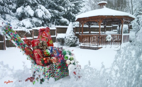 4744Gazebo and Christmas Presents on Snow