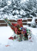 4761-Christmas Presents on Snow