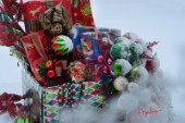 4722-Christmas Presents on Snow